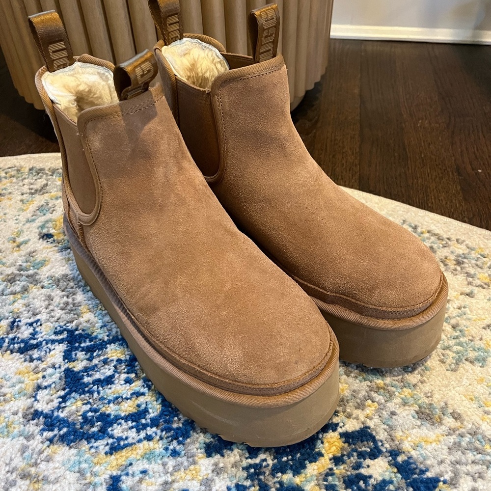 UGG Neumel Platform Women's Chelsea Boot